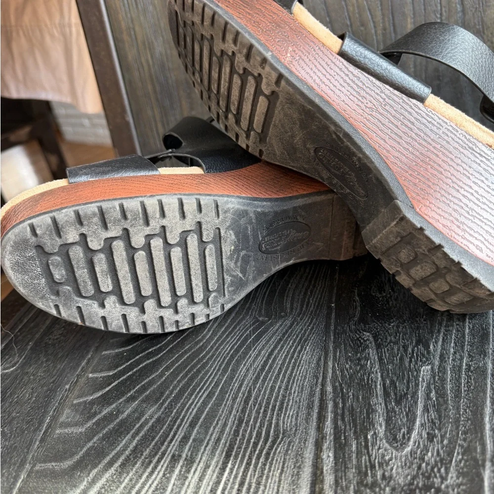 Korks by Kork-Ease Black Strappy Wedge Sandals Comfort Slip Resistant Size 9.5 - Picture 5 of 6
